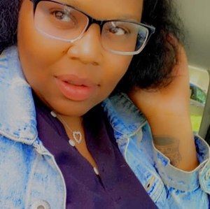 Meet your Posher, Dominique